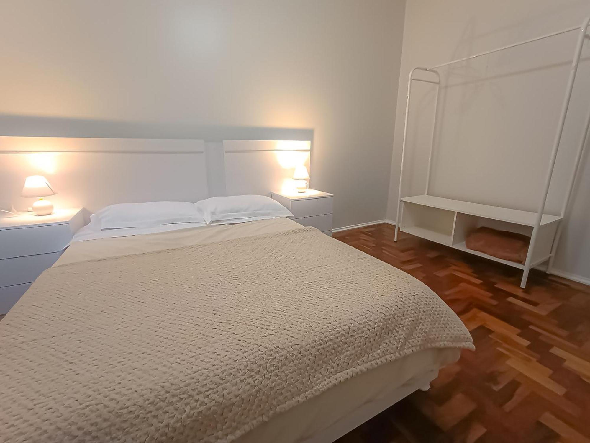 Na Baixa, Perto De - Ufrgs, Santa Casa, Parques, Orla * Porto Alegre